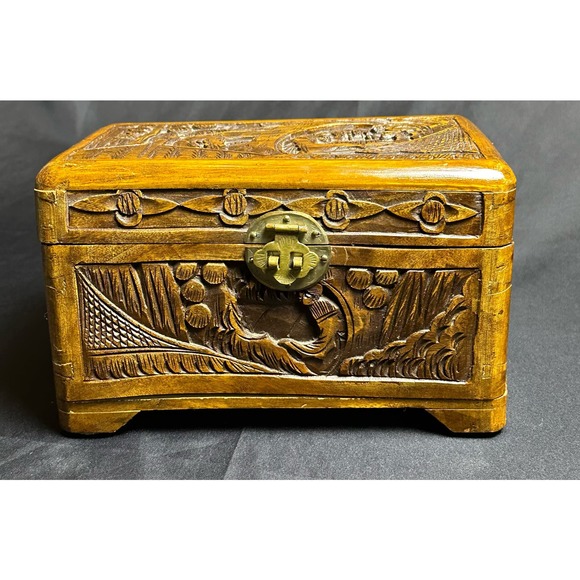 Old Chinese Carved Camphor Timber Wooden Chest Jewelry Vanity Tea Box - Picture 1 of 8